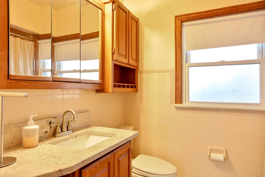 Upstairs Full Bathroom