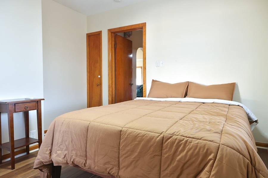 Bedroom 1 - Queen Bed