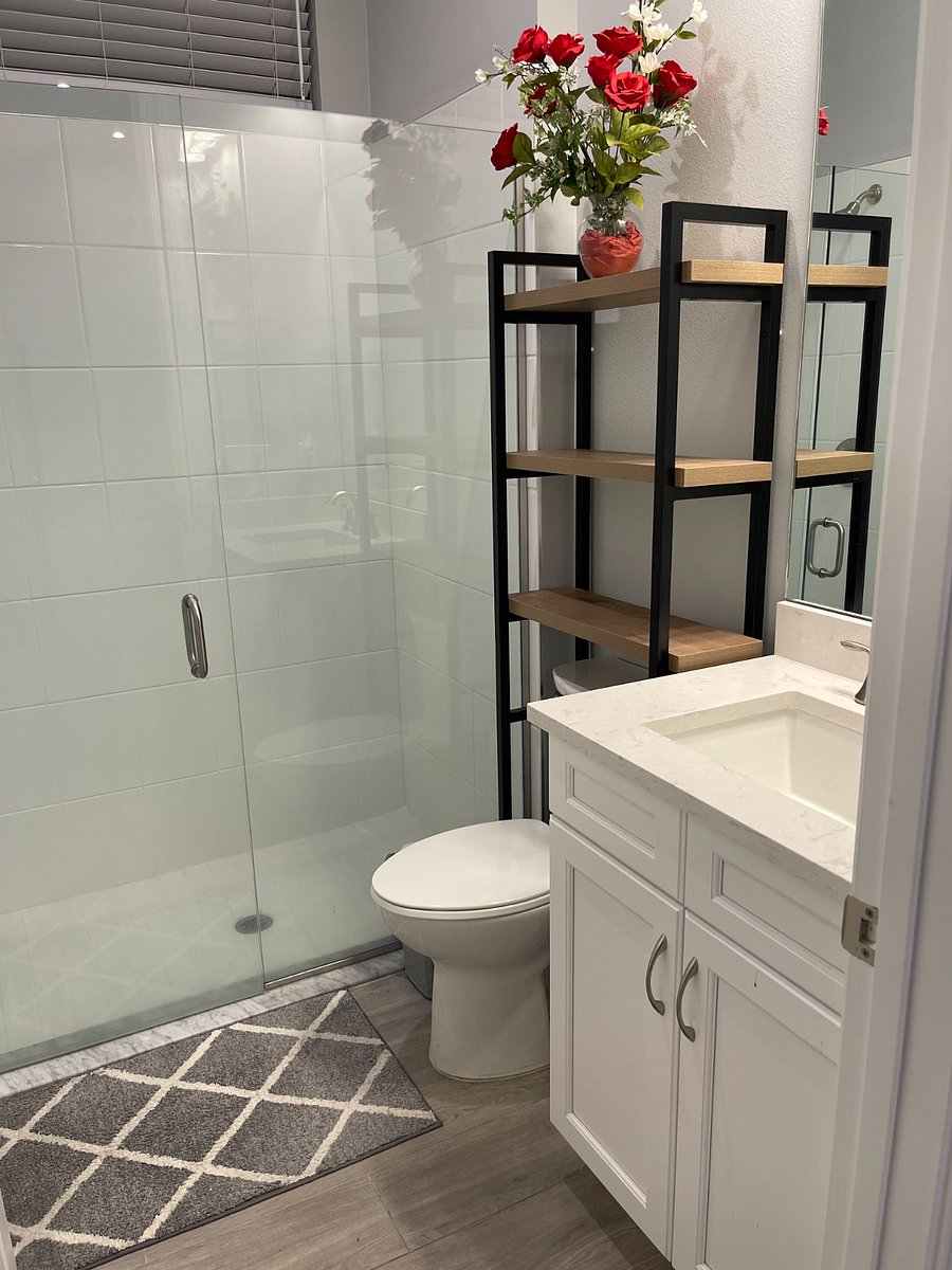 Shared Bathroom (for Bedrooms 1 & 2)