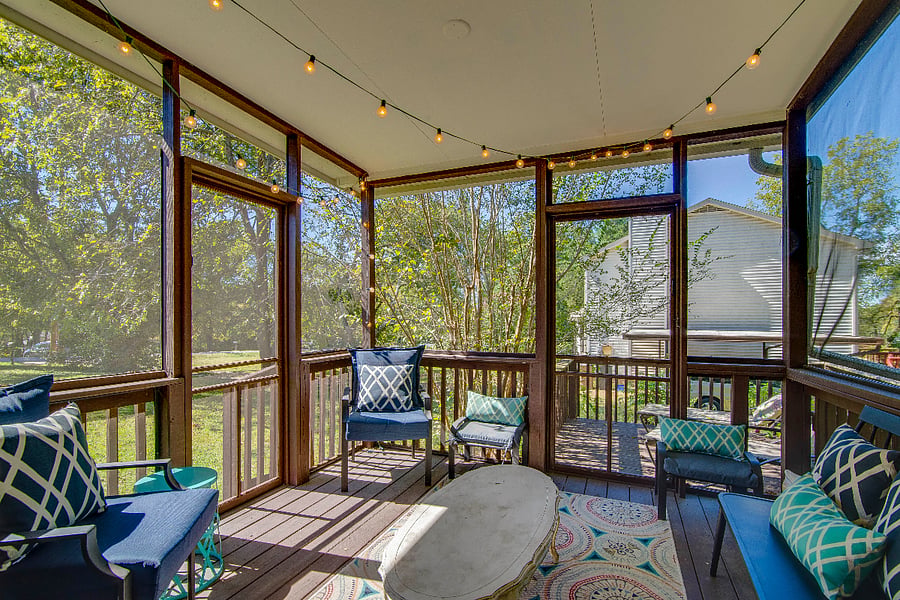 Amazing screened porch!