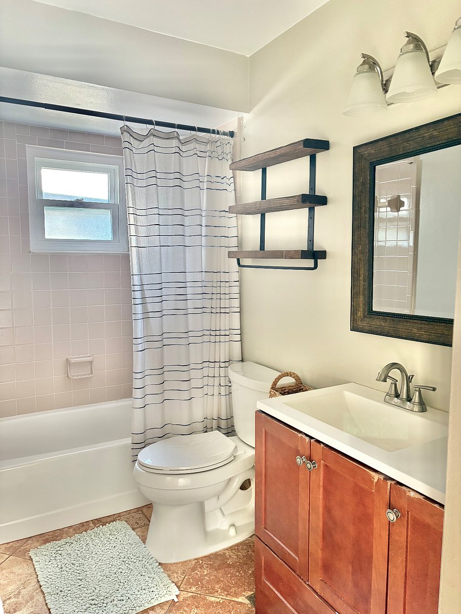 Bathroom 2. Located in the hallway between the Master bedroom and Bedroom 2.