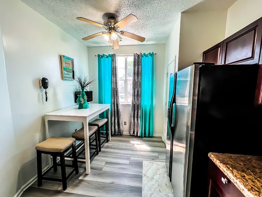 Kitchen Sitting Area