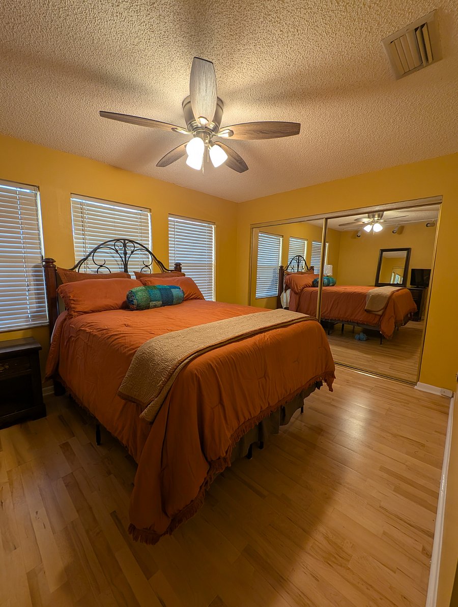 Queen size bed.