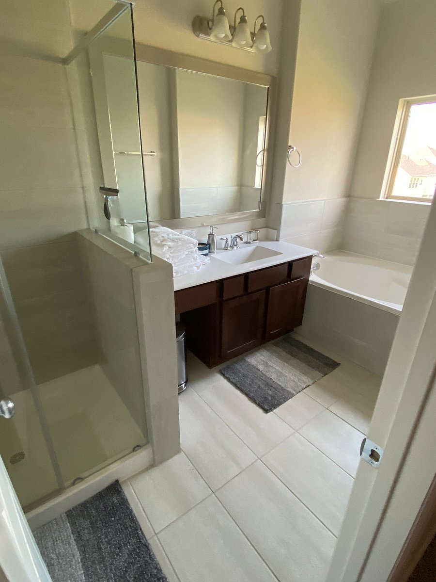 Third Floor -Second Primary Bathroom