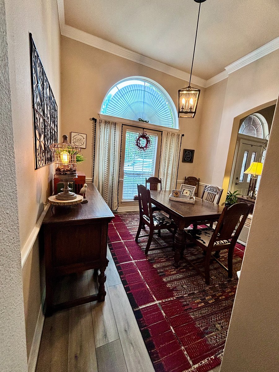 Formal dining room