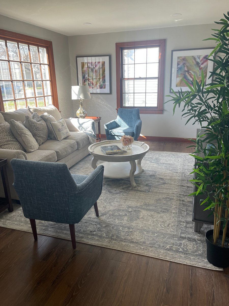 Living Room. B