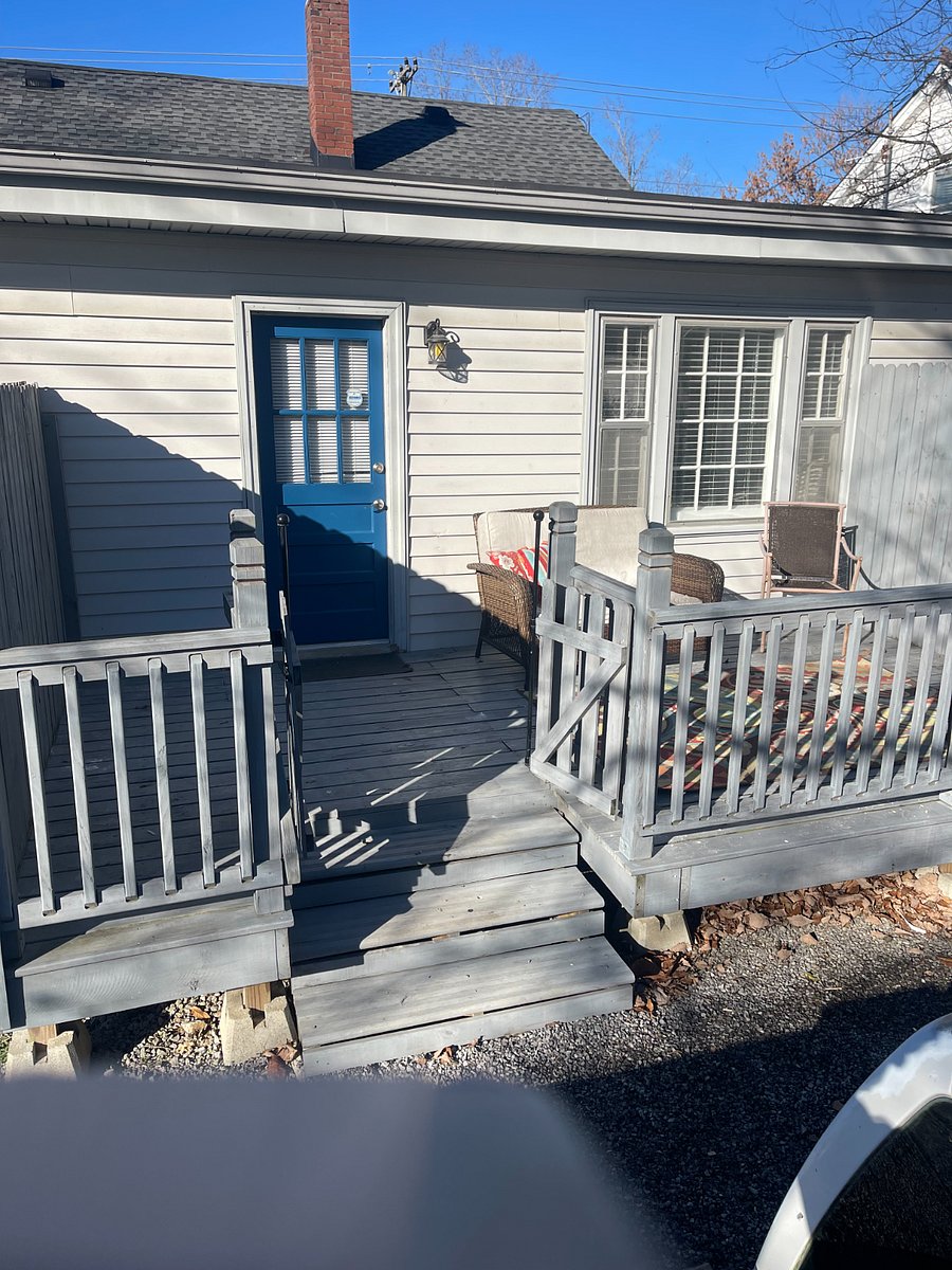 Back door deck overlooking driveway.  