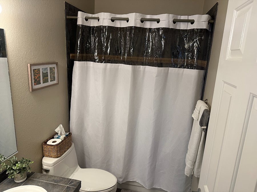 second bathroom tub/shower