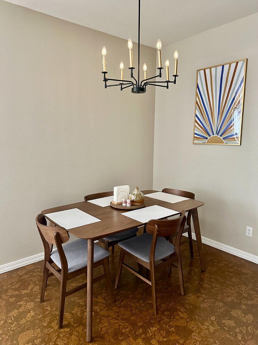 Dining area seats 4 