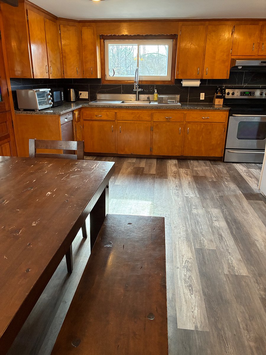 Large eat in kitchen