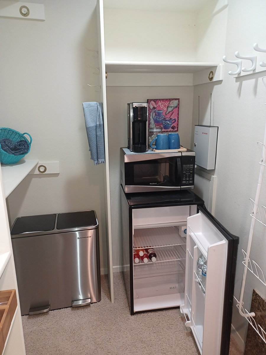 Refrigerator/freezer, Microwave, Coffee maker (pod or grounds)