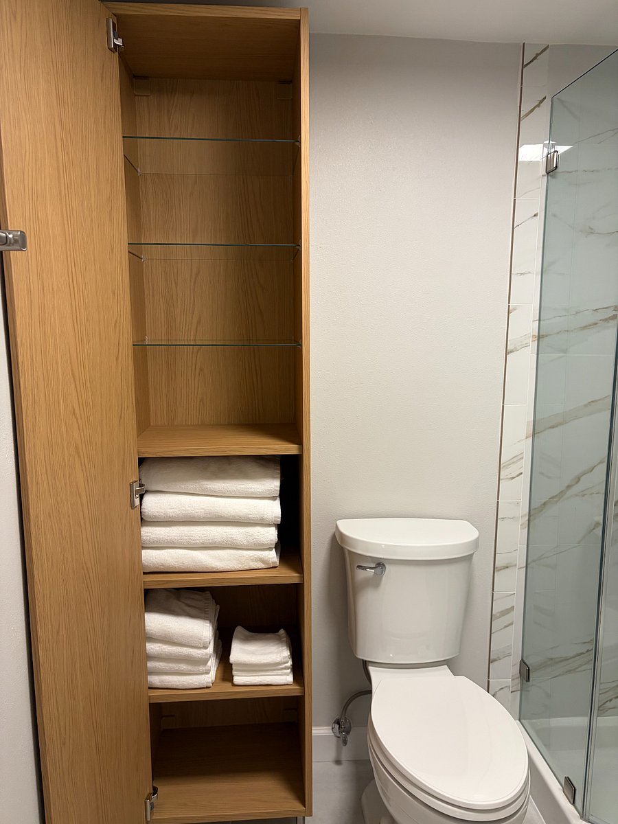 Bathroom Storage with Luxury Turkish Towels