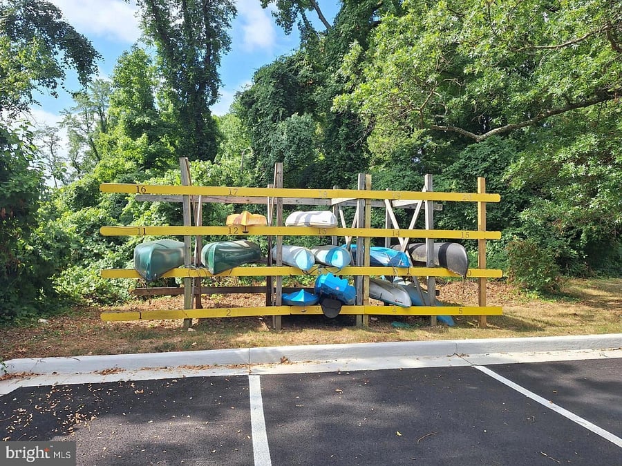 Kayak and canoes storage