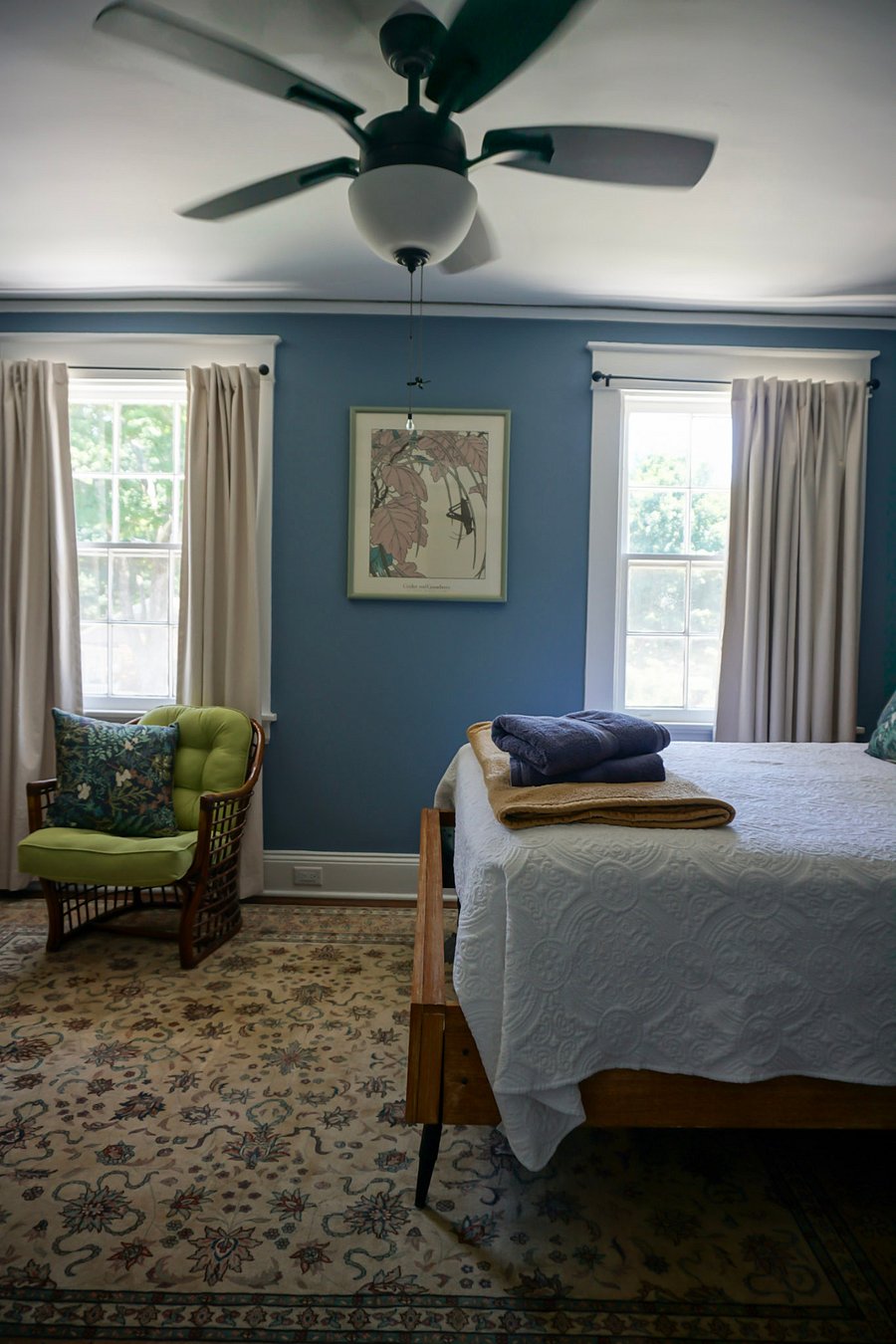 Front bedroom: faces a quiet street, has blackout curtains, new computer circuit electrical. Queen bed, wool carpet, bedside lamps have plugs and USB ports for charging.