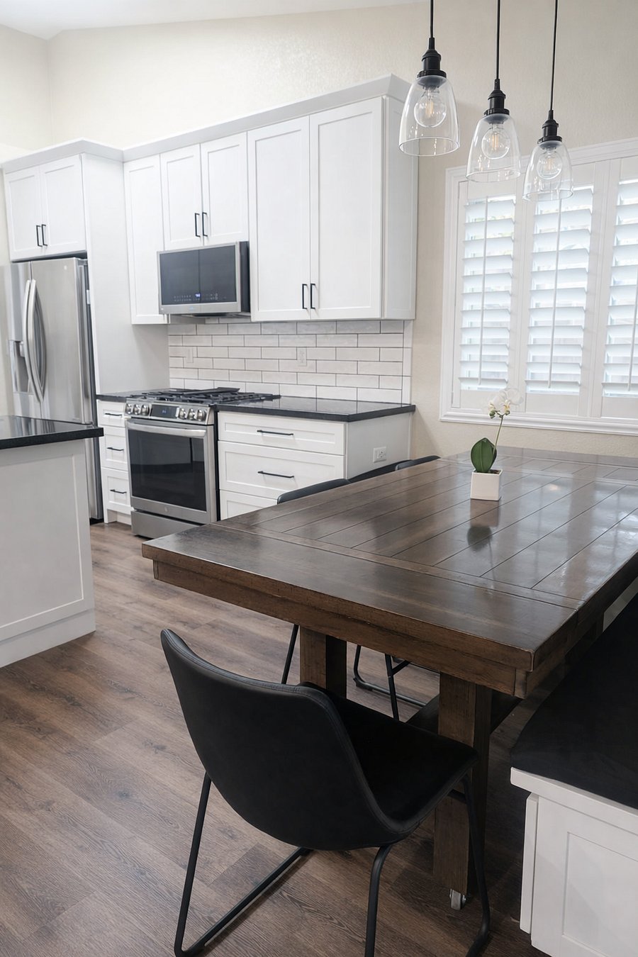 KITCHEN/DINING
