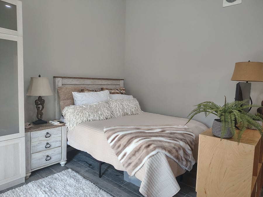 Queen bed with new memory foam mattress