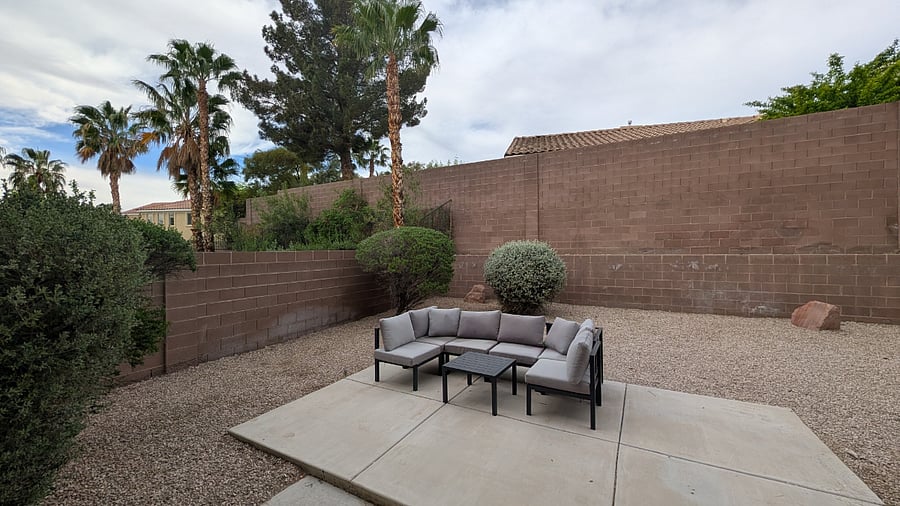 Spacious Back Yard