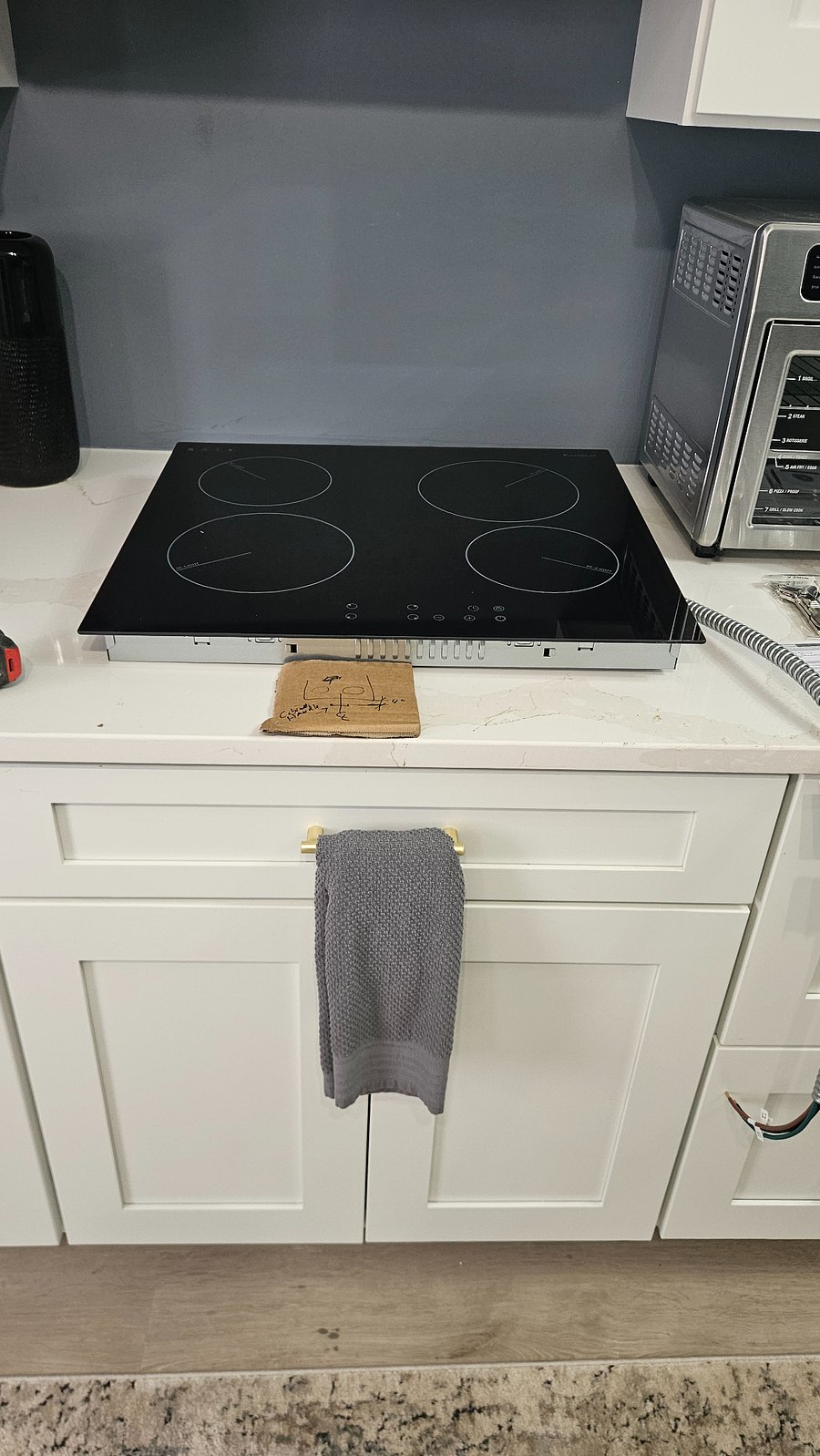 NEW COOKTOP INSTALLED RECENTLY !!! Not in other pics yet!