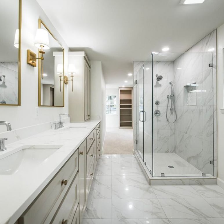 Master Bath/ en-suite