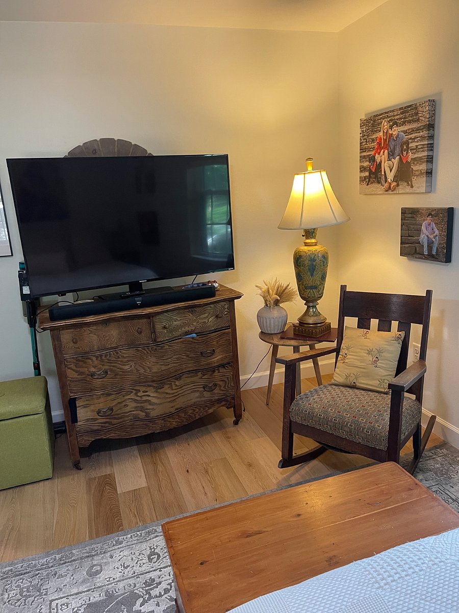 Guest bedroom. TV is less than a year old. All premium channels available.