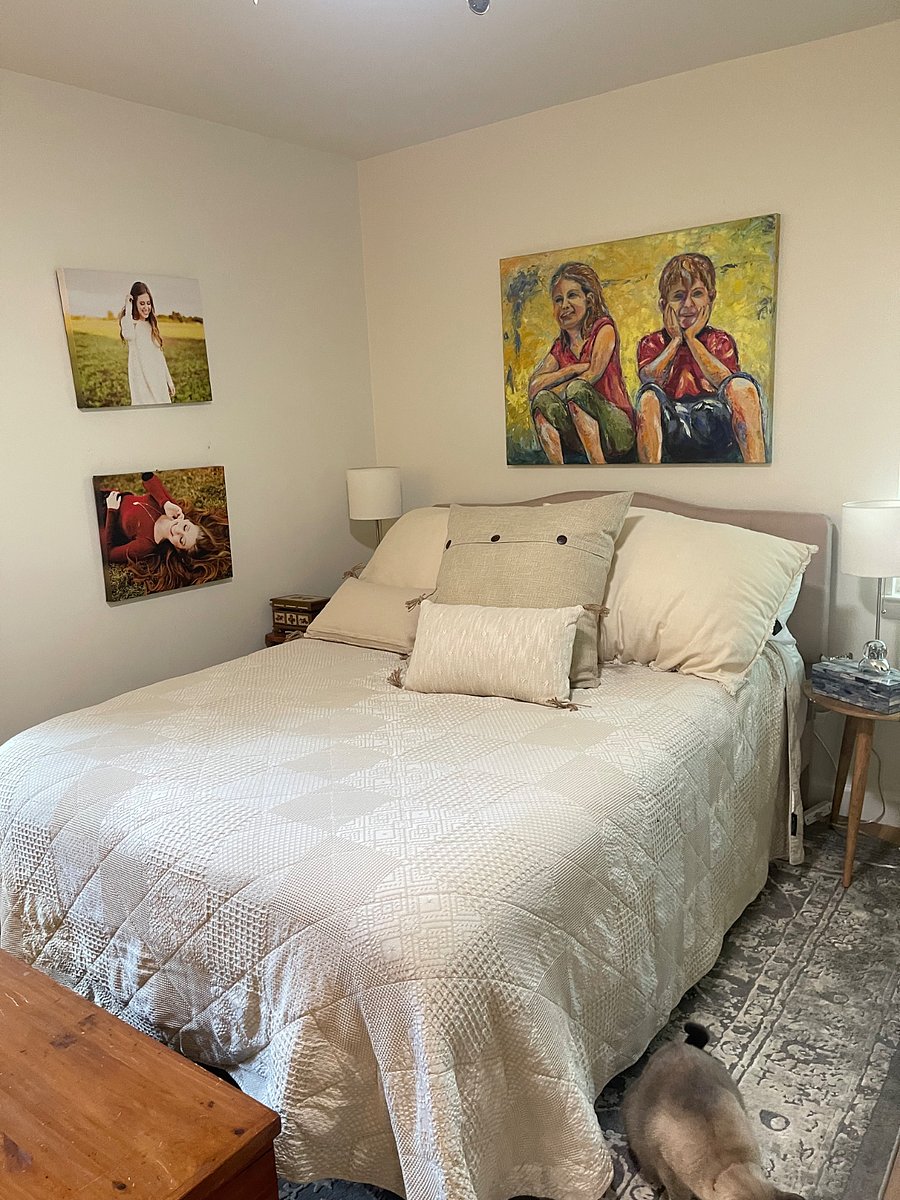 Guest bedroom
