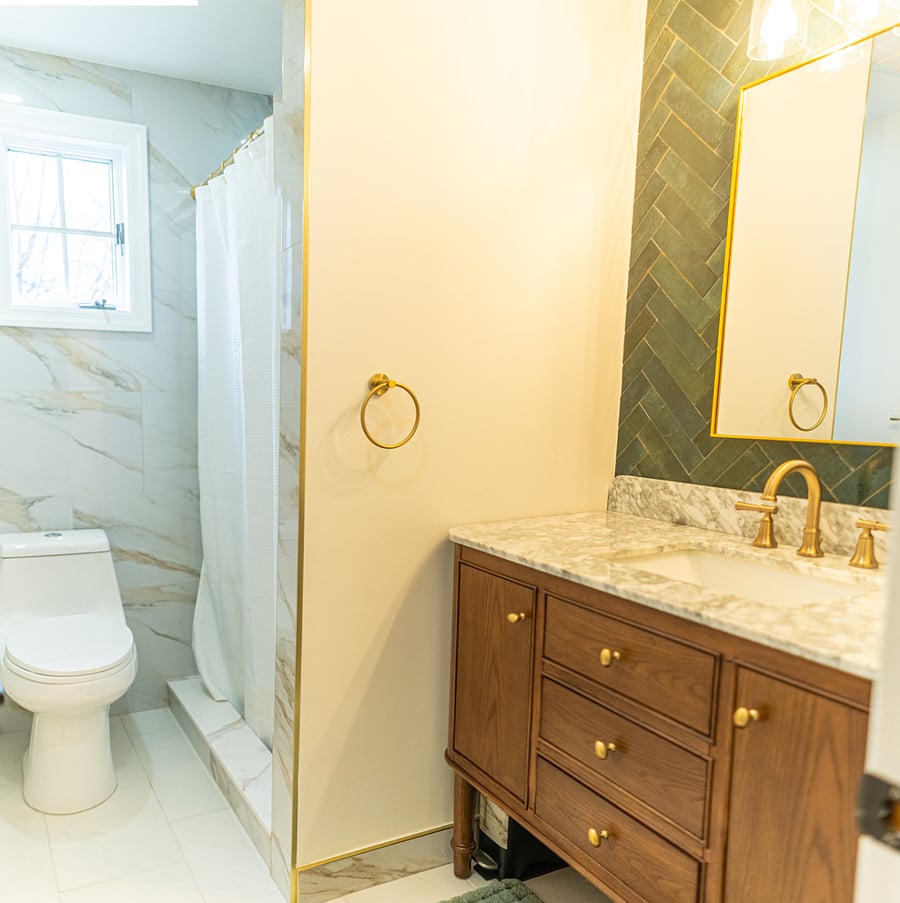 2nd floor Bathroom