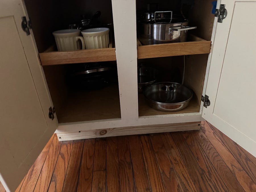 Fully stocked kitchen with cook and bakeware. Some pictured here, but not all.