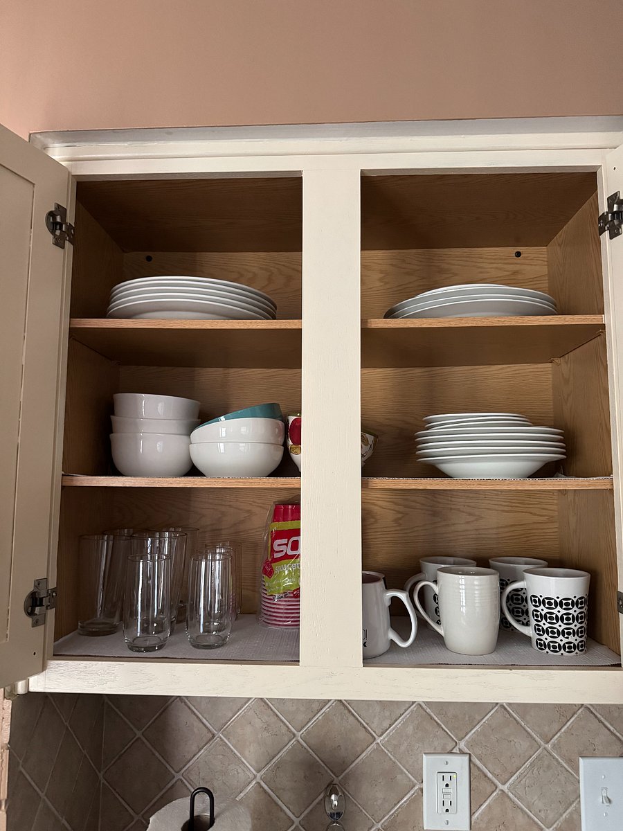 Fully stocked kitchen with cook and bakeware. Some pictured here, but not all.