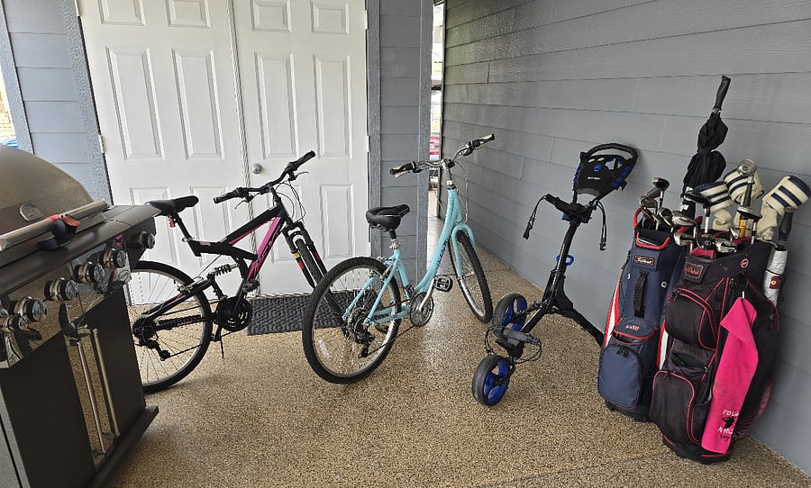 Two bikes, two sets of clubs and pull cart available to tenant. 