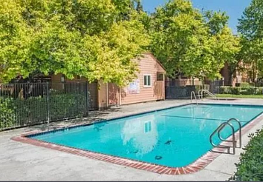 BIG Pool with Hot Tub