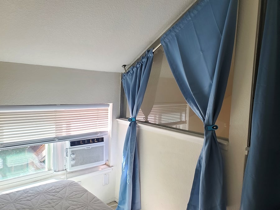 AC, Gorgeus Curtains