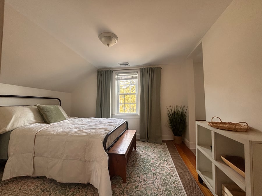 Pineview Suite- Bedroom