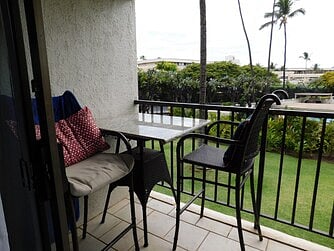 Relax on the lanai overlooking the pool ... 