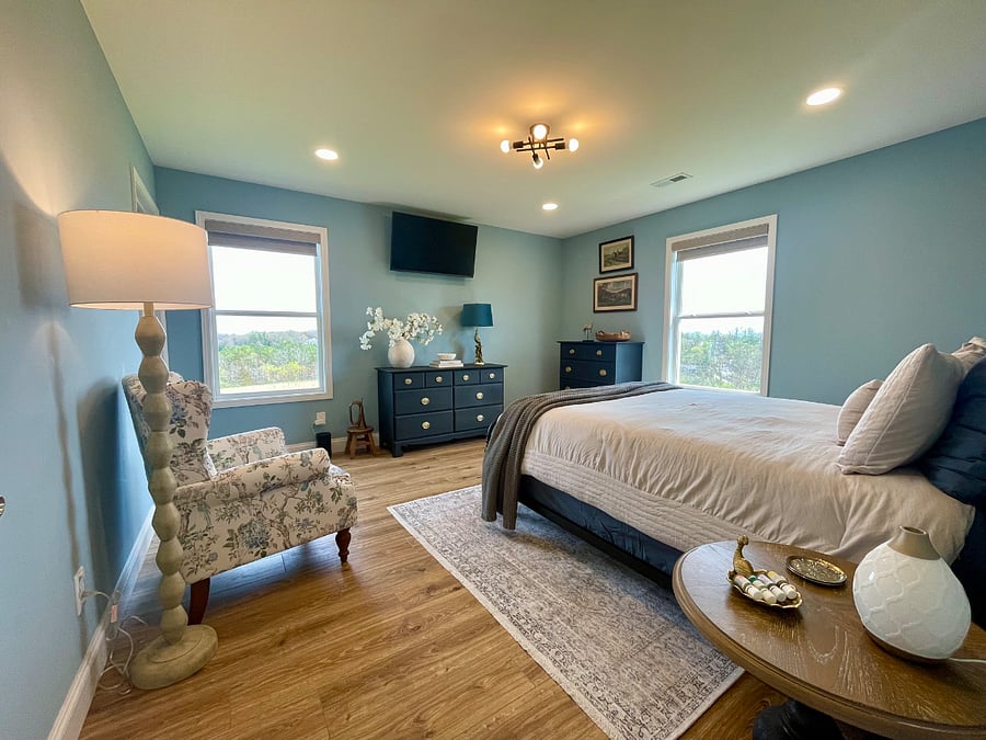 Bedroom 1 - Queen Bed