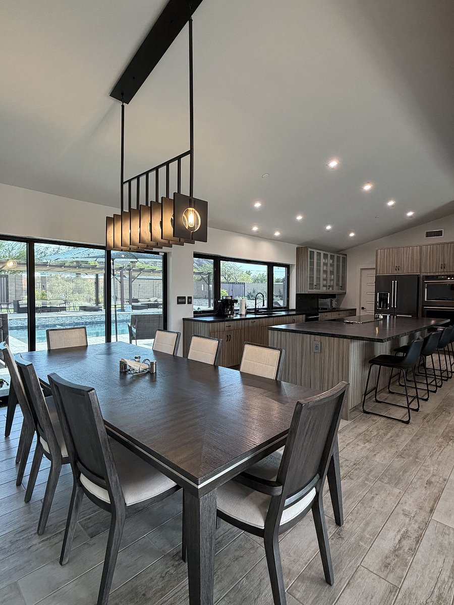 Dining Room with Seating for Eight (8) people.
