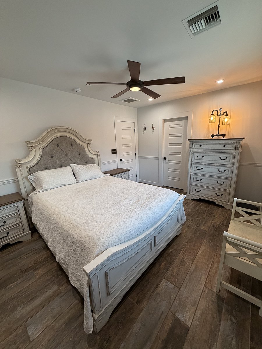 Second Master bedroom with walk-in Closet
