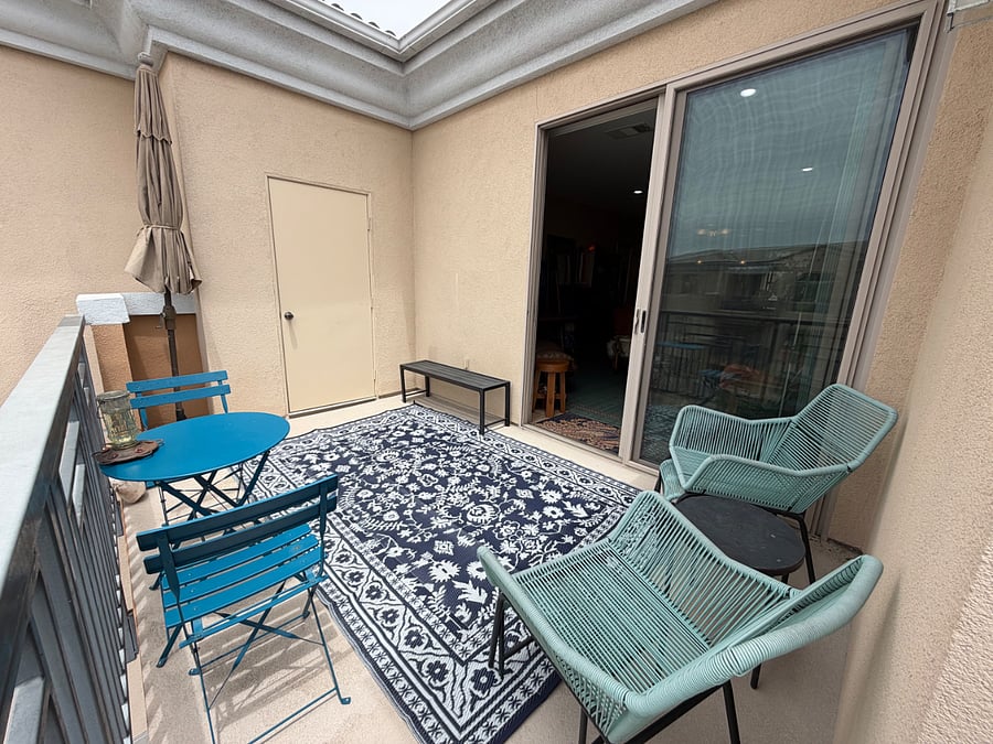 balcony