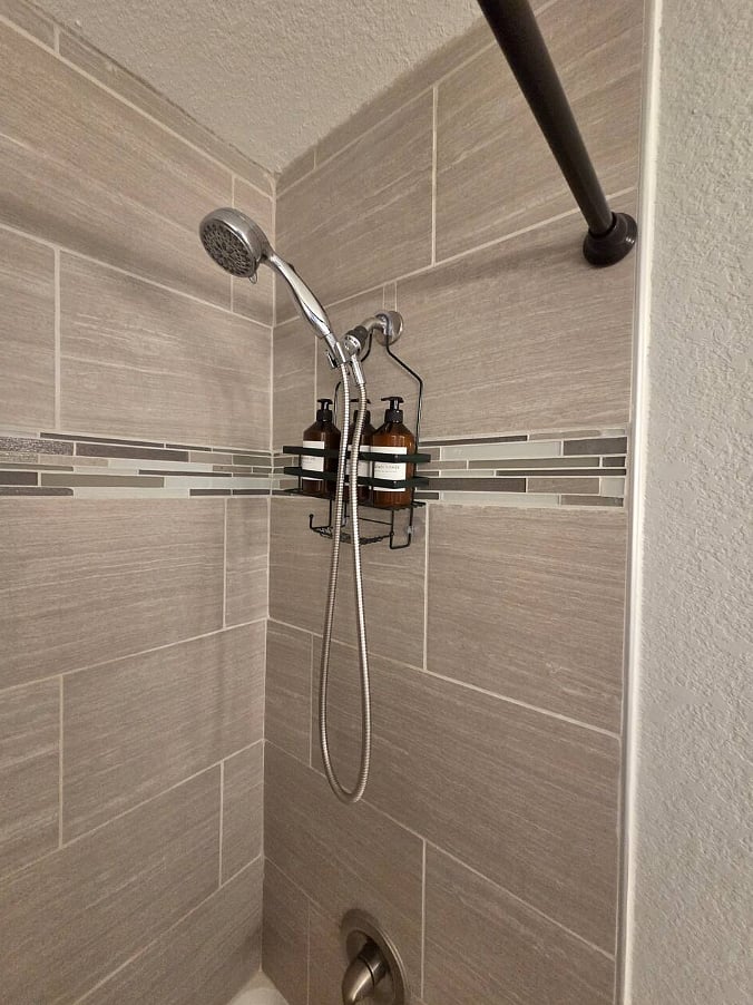 Primary en-suite bathroom with 2 vanity sinks.