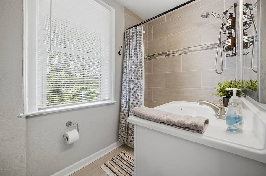 Full bathroom in upstairs hallway.