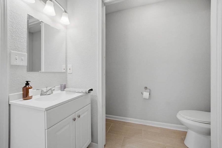 Primary en-suite bathroom with 2 vanity sinks.