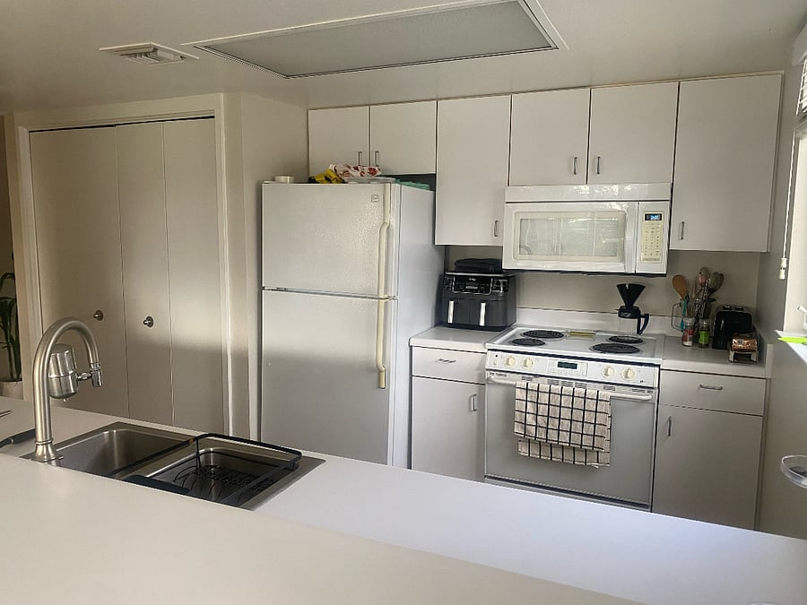 Kitchen with full appliances