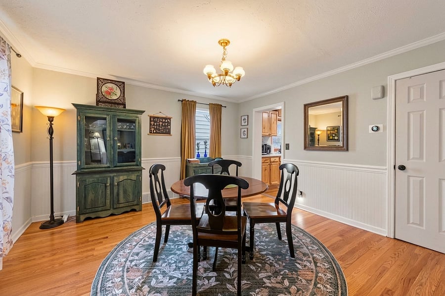 Shared dining room