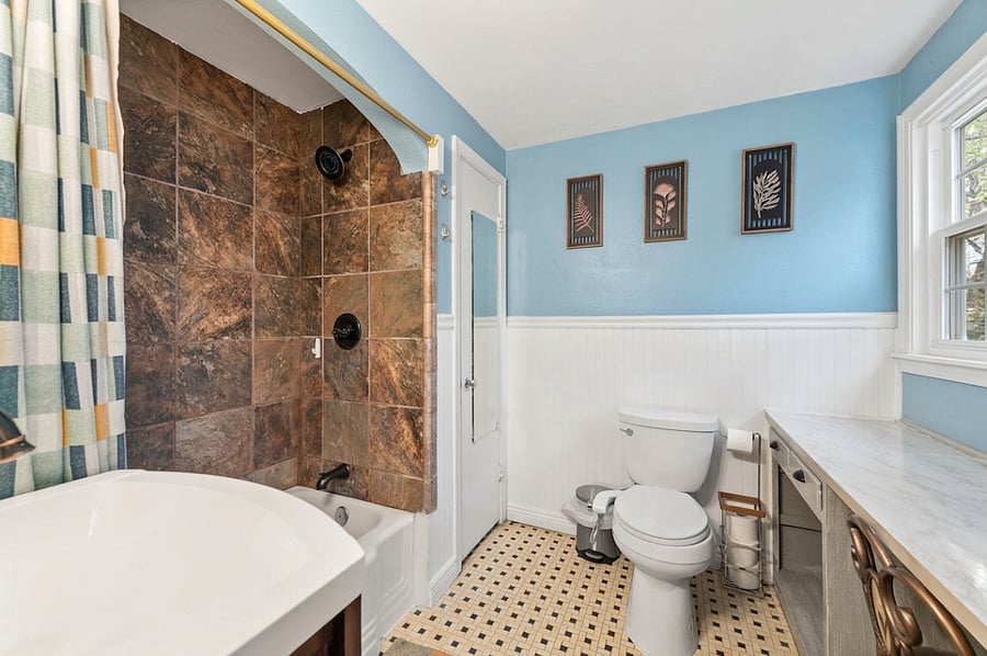 Bedroom 1 - bathroom