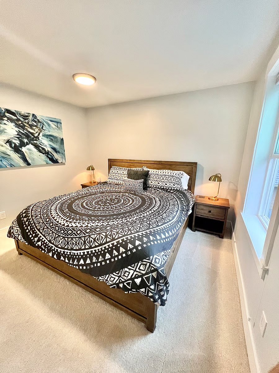 Upstairs king bed
