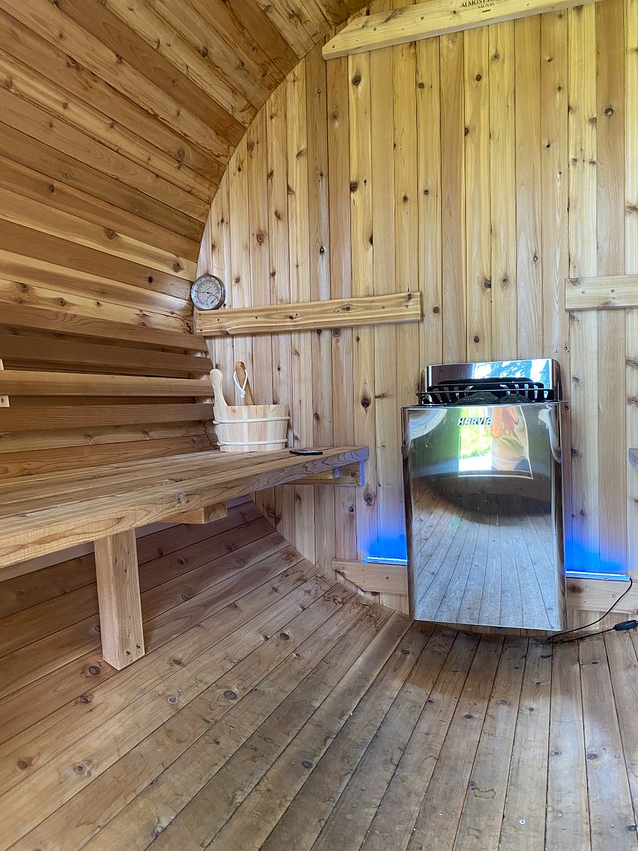 Cedar Sauna for optimal health. Fits 4