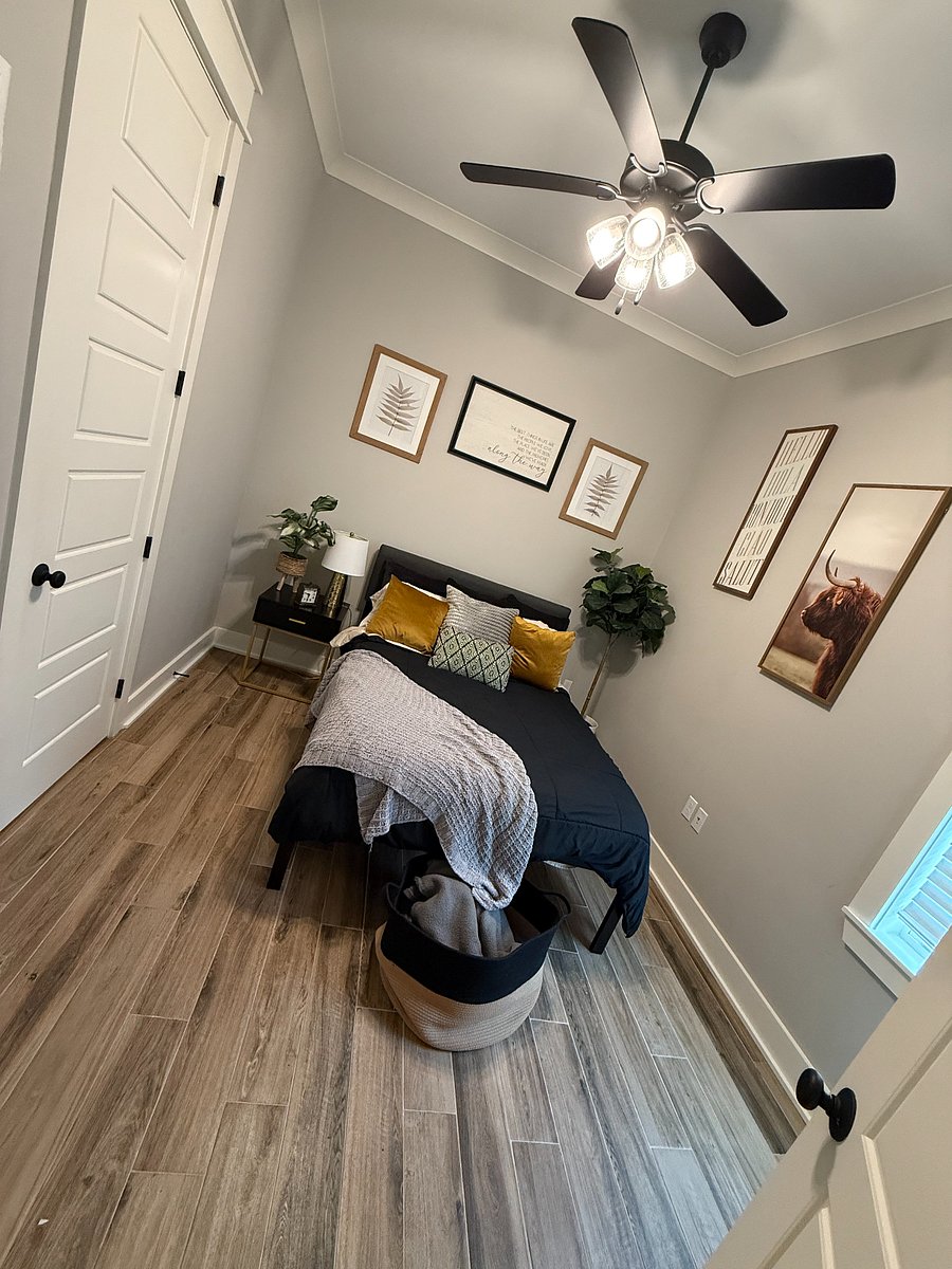 Guest bedroom