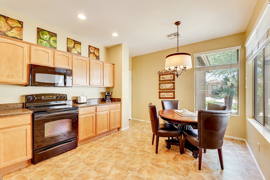 Eat-in kitchen
