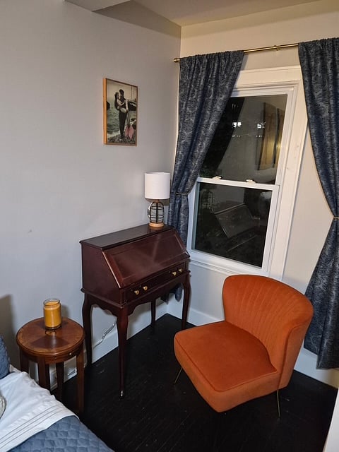 desk in bedroom