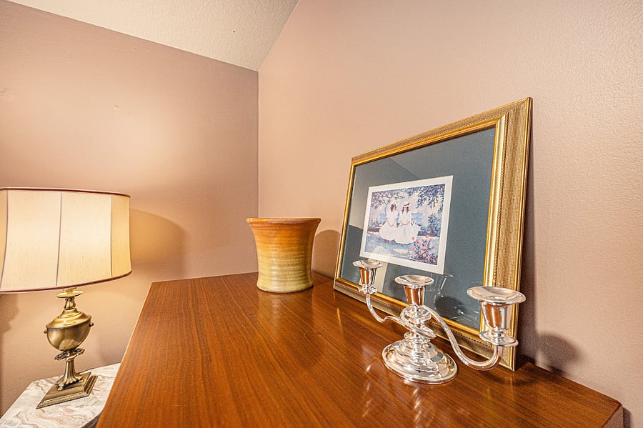 A beautiful design to add on this cozy bedroom with candle holder, a frame and a vase.