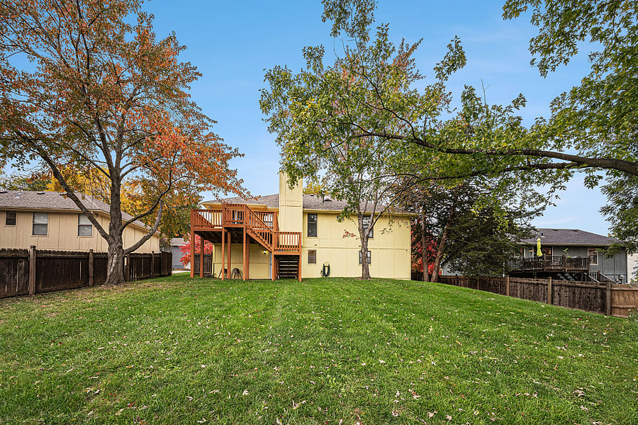 Nestled in a cozy neighborhood, this home offers peaceful surroundings, friendly streets, and perfect weather for enjoying outdoor moments.